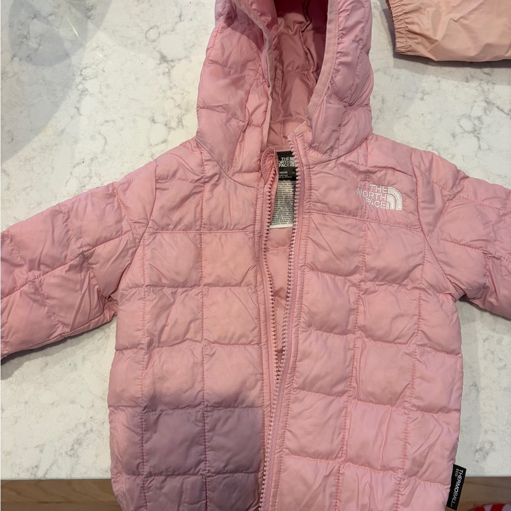The North Face Baby Thermoball Hoodie Cameo Pink - Picture 2 of 3